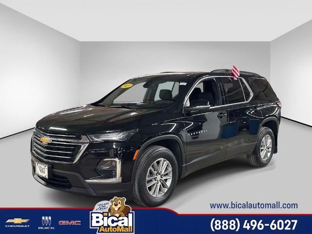 2023 Chevrolet Traverse LT Cloth in Mosaic Black Metallic — front three-quarter view