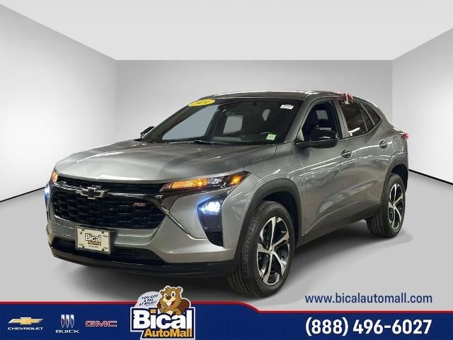 2024 Chevrolet Trax 1RS in Sterling Gray Metallic — front three-quarter view